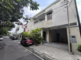 Hot list rumah besar lingkungan elit di manahan kota Solo