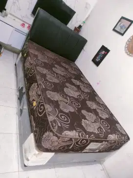 1 SET SPRINGBED + DIVAN MODIS