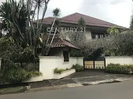 Dijual Rumah Eksklusif  Taman Luas Ada Pool Daerah Cilandak JakSe