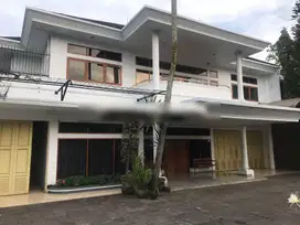 rumah lux siap huni lingkungan asri dan sejuk sayap jln ciumbuleuit, b