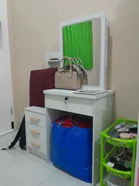 Meja kosmetik, dijual murah, nego