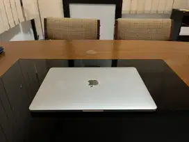Dijual Cepat Macbook Pro 2017 I5 RAM 16 GB Storage 256 GB