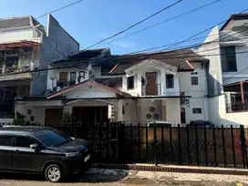 Dijual Rumah Kantor dan Kost di Jalan Dwijaya Raya 7, Gandaria Utara -