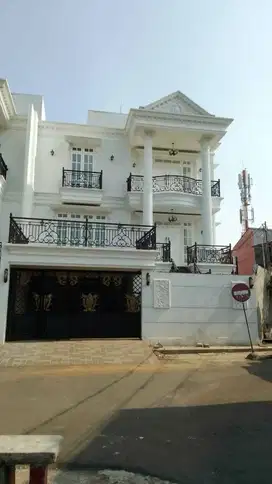 DIJUAL RUMAH BRANDNEW SIAP HUNI JL. BERLIAN CILANDAK JAKSEL.