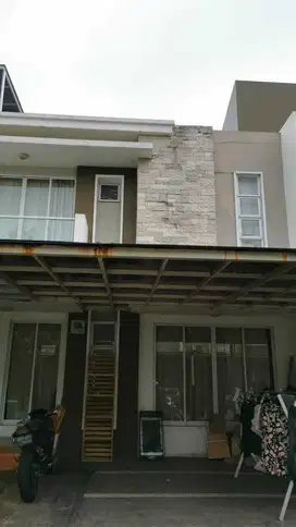 disewakan rumah gren lake c