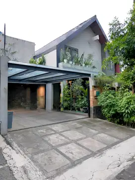 Dijual Rumah Bebas Banjir 2 Lantai Nuansa Tropical dengan Kolam renang