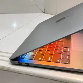 Jual Macbook Pro 2017 Rasa Baru Ram 16/256GB