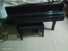 Grand piano Yamaha G2 second