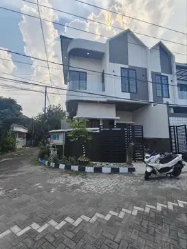 Rumah Scandinavia Style Mutah Diap Huni di Grand Rungkut Mapan Surabay