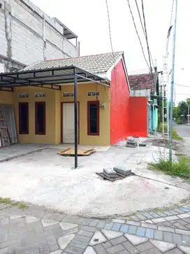 Rumah dijual pojok Shm ready