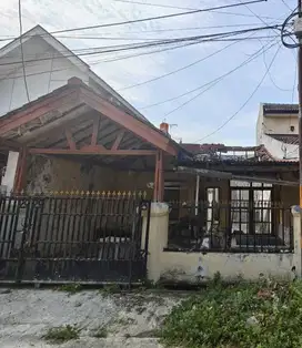 Rumah Butuh Renovasi, Luas Dan Strategis Di Medan Satria, Kota Bekasi