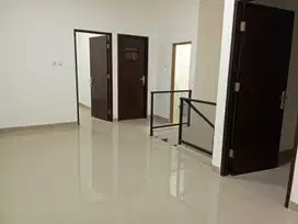 Rumah startegis  Minimalis 2 Lt di kota harapan indah