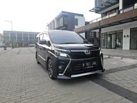 Toyota Voxy AT 2019 dp 9 jt