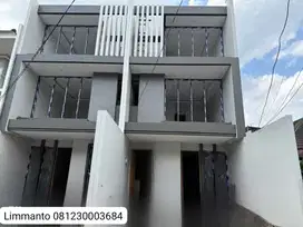DI JUAL RUMAHBANGUNAN BARU 3 LANTAI SIAP HUNI LOKASI JAKARTA BARAT