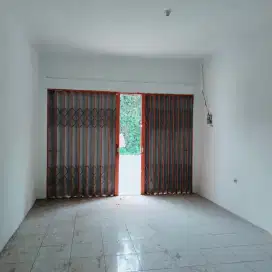 Di sewakan 2 kios gandeng
