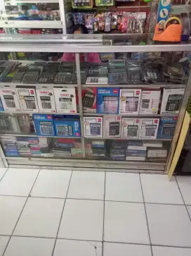 Etalase kaca panjang 1,5 Meter