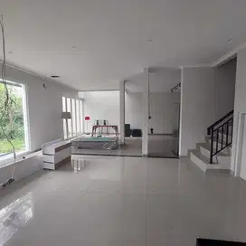 Rumah Rapi 2 lantai di Latigo Village, Gading Serpong
