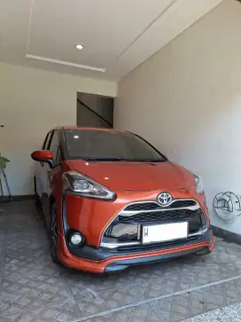 Toyota sienta Q matic 2016