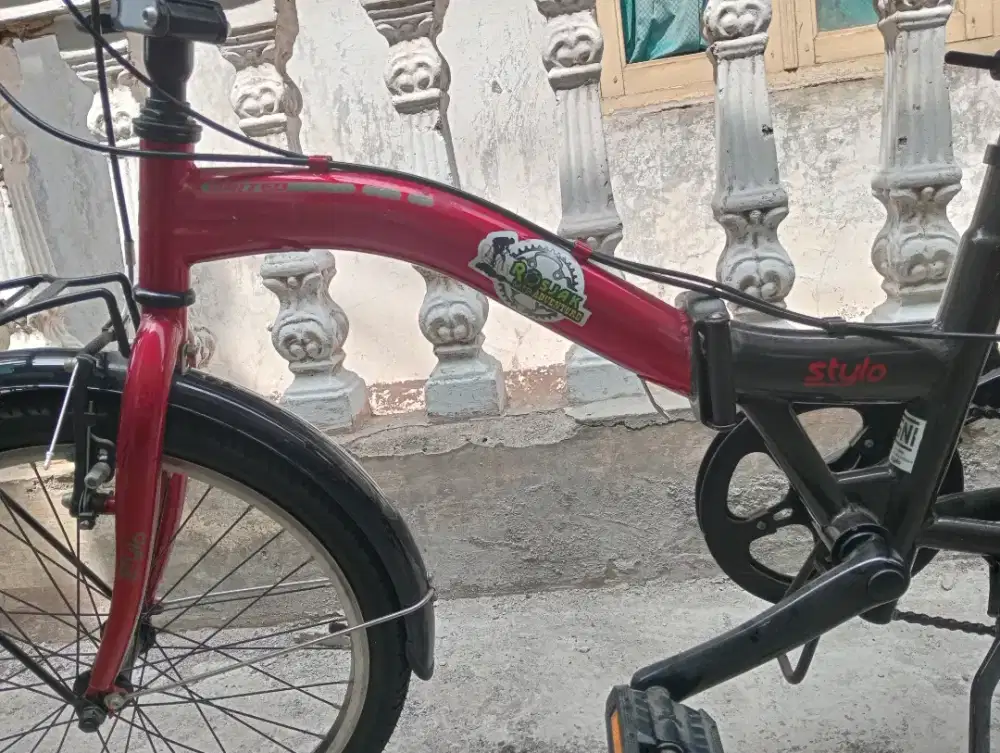 Sepeda lipat united warna hitam merah ukuran 20