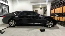 Bu LS 600 Hybrid langka terawat pemakai Lexus sedan mewah