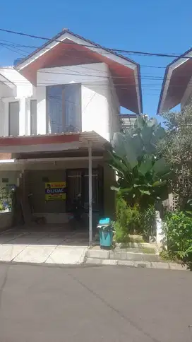 Hunian 2 lantai sejuk dekat hutan Bogor