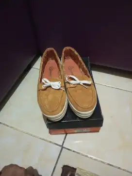 Sepatu donat tello