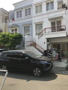 Rumah Gading Grande 3 Lantai Area Bebas Banjir di  Kelapa Gading