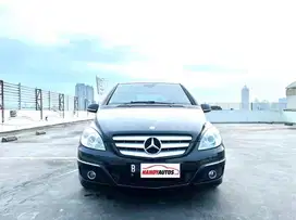 Mercedes Benz B180 Panoramic Tahun 2010 Matic Hitam