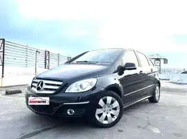 Mercedes Benz B180 Panoramic Tahun 2010 Matic Hitam