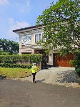 Rumah Dijual Pondok Indah. Rasa Villa Mewah. SUPER NEGO!