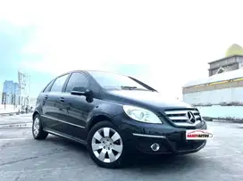 Mercedes Benz B180 Panoramic Tahun 2010 Matic Hitam