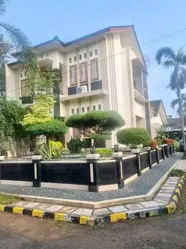 Rumah mewah perumahan elit