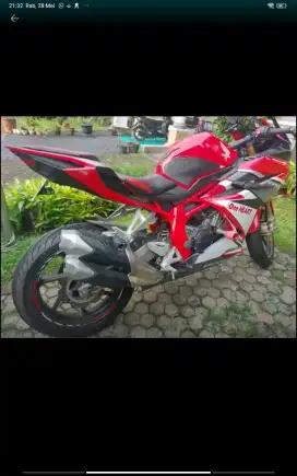 Honda CBR 250 CC tahun 2017 warna merah