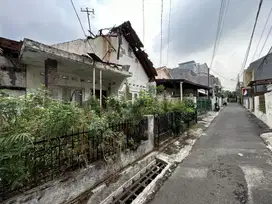 Rumah Ambruk Hitung Tanah Akses Jalan 1 Mobil di Tebet Barat