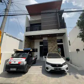 jl kaliurang km 7 dijual rumah baru 2lantai utara UGM kentungan