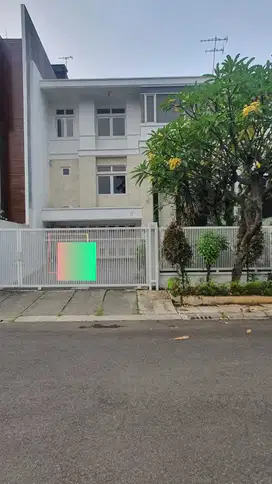 DISEWA RUMAH THE GADING RESIDENCE PELANGI RAYA 3 LT UKU 10X19,8 RAPI
