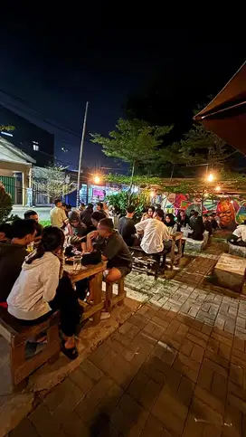 Take Over Warkop dengan tema outdoor