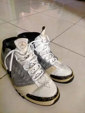 Jordan air basket.size 42