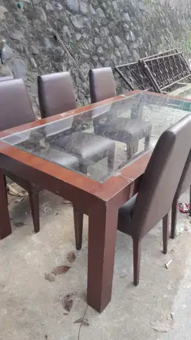 Di jual meja makan 6 kursi 1.750.000