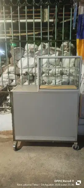 Gerobak etalase