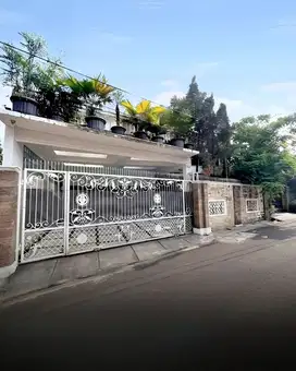 TURUN HARGA! BU! Cepat. Rumah Dijual Pejaten. Dekat Penvil, Gonzaga