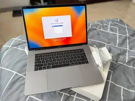 Macbook Pro 15 inch 2017 Core i7 Ram 16gb Ssd 512gb Mulus