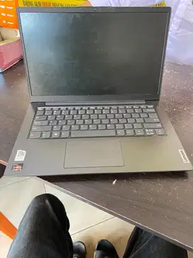 Laptop Lenovo V14