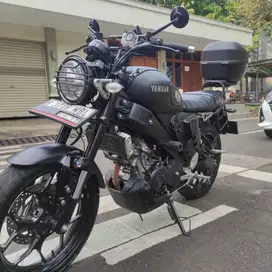 Yamaha XSR, 2022, hitam