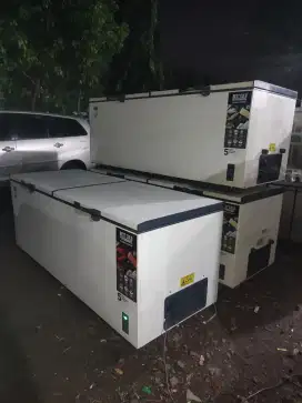 Freezer GEA kapasitas 1000 liter ful ori pemakaian 3 BLN 

hrg 8,2jt