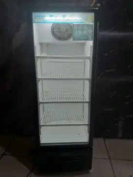 Dijual showcase merek STEKO 4rak kondisi normal siap pakai nominus