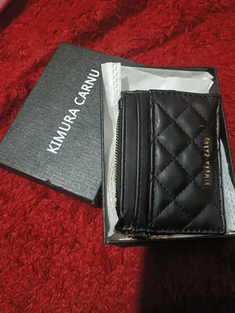 Dompet kartu hitam
