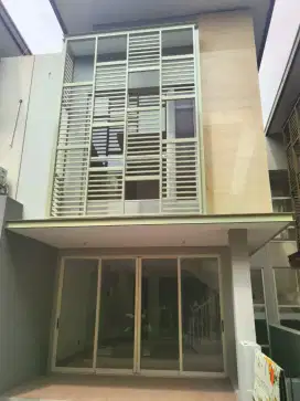 Dijual/disewa rumah model mansion