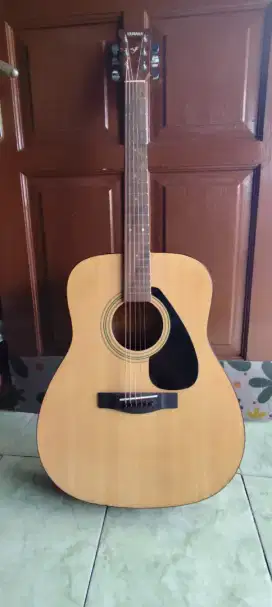 Dijual Gitar Akustik Yamaha F 310