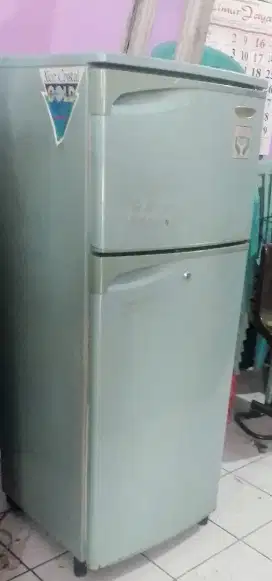 Kulkas 2 pintu Sharp